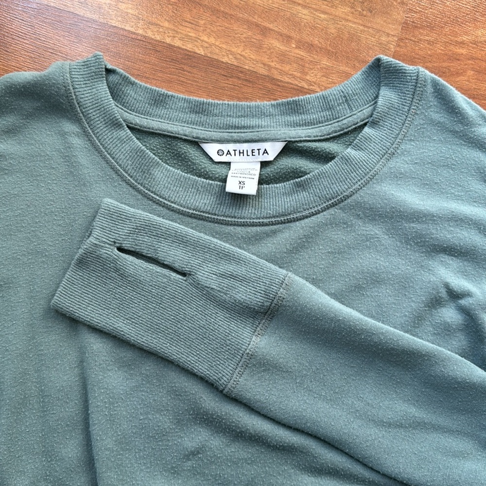 Athleta green crew neck sweater size xs